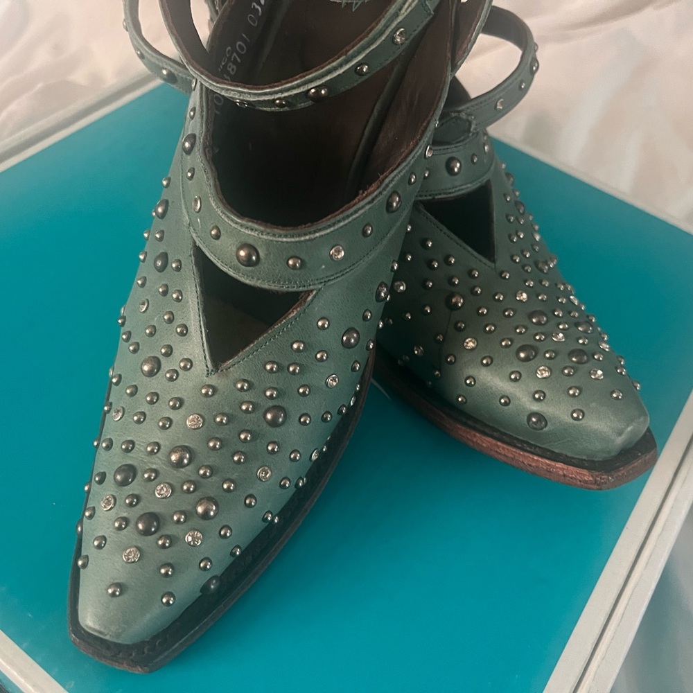 Green Heels with Square Toe and Shiny Embellishments